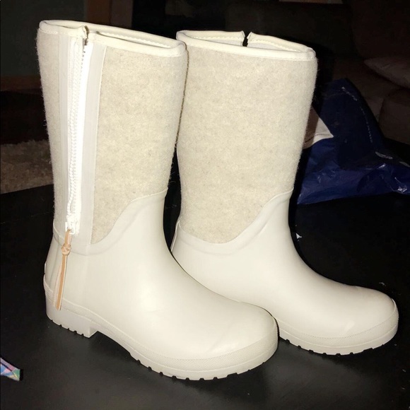 Waterproof boots lightly used - Picture 2 of 3